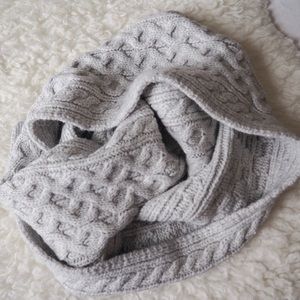 Gap Cable Knit Warm Scarf